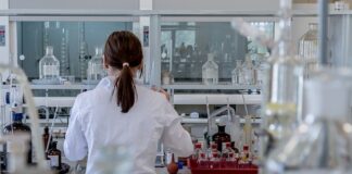 Ile zarabia lekarz psychiatra?